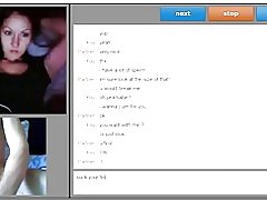 Süße Dame zeigen Titten, und tief den Finger saugen