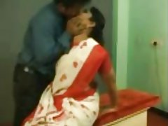 Indische Tante beim Sex am Arbeitsplatz